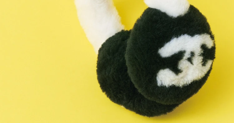 シャネルのイヤマフ、ルイ・ヴィトンのブーツ、プラダのバッグなど【憧れブランドの秋冬新作5選】