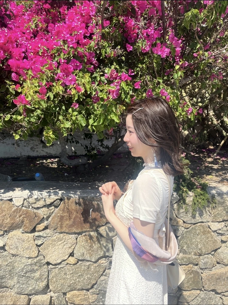 ミコノス島の路地裏にあったブーゲンビリアと