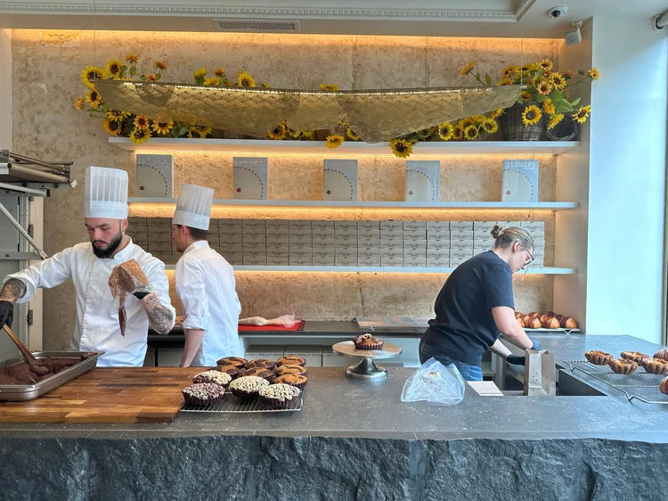 行列必須!セドリック・グロレのクロワッサンとパリの定番カフェ巡り【パリ、ロンドン旅行記-vol.4-】_2