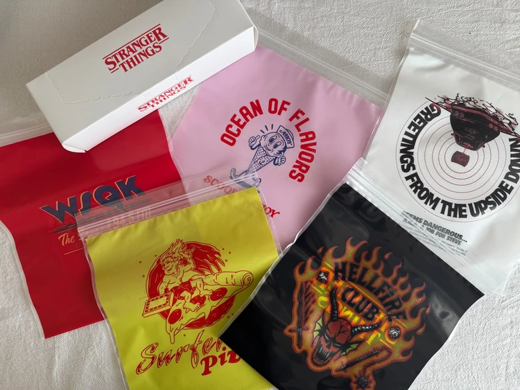 スリーコインズ×ストレンジャーシングス ストックバッグの絵柄