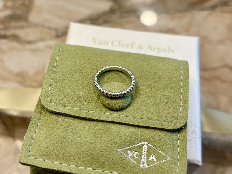 第二子出産の記念に|ヴァンクリーフ&アーペルのペルレ ピンキーリング_1