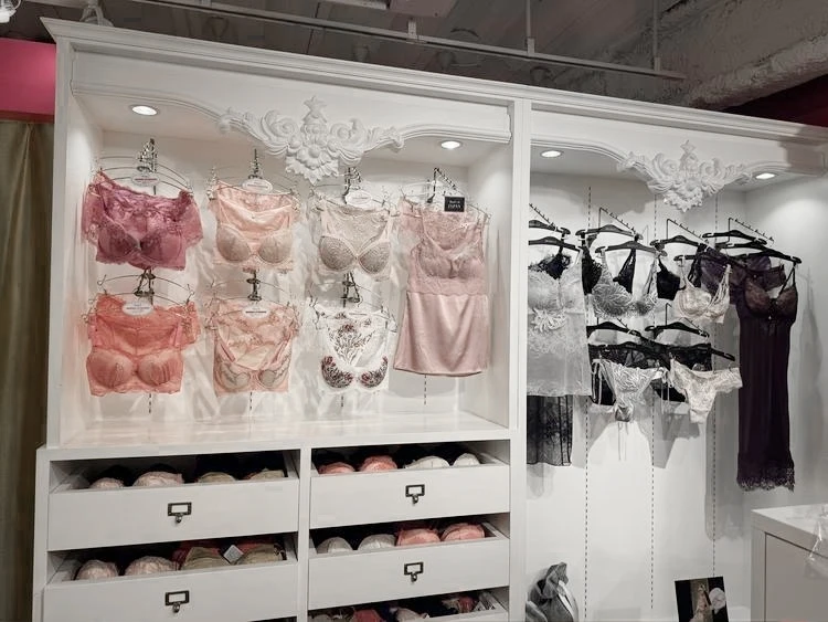 ブラデリス店内　表参道店