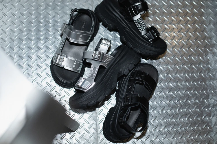 レディース向けサンダルモデル「オールスター トレックウエーブ サンダル」