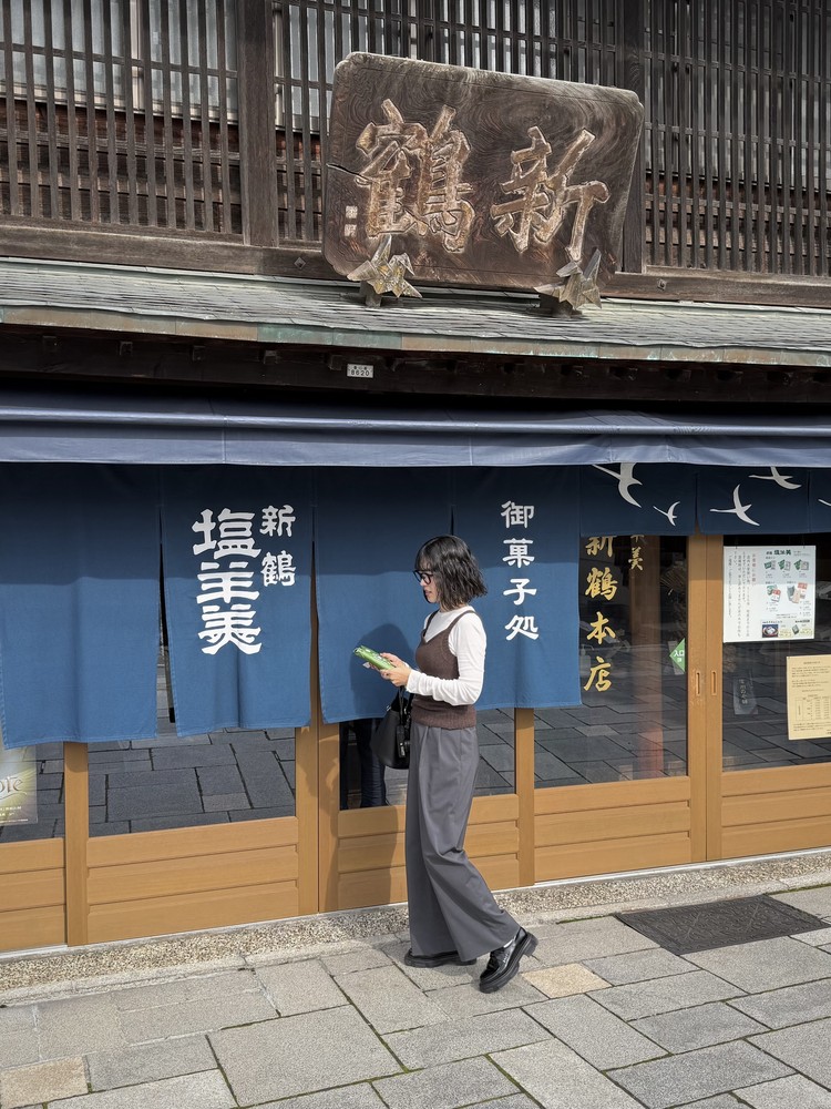 下諏訪にある新鶴の店の前の写真