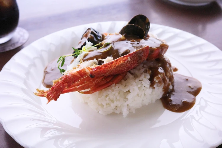 ホテルニューアカオ　花の妖精　シーフードカレー