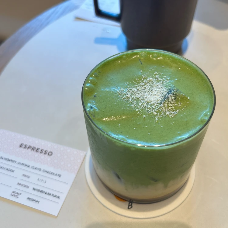 WOOD BERRY COFFEE×ボーイフレンドコラボ商品「ホワイトチョコレート抹茶クラウディ」