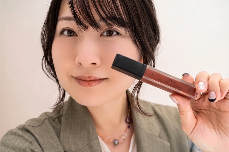オフィスでの乾燥対策＆血色感に。ETVOSのリッププランパー1本で完結【愛用品】 #美容部_3