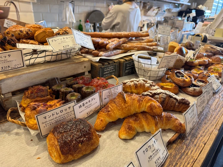 トラスパレンテ　パン　店内　TRASPARENTE　中目黒　