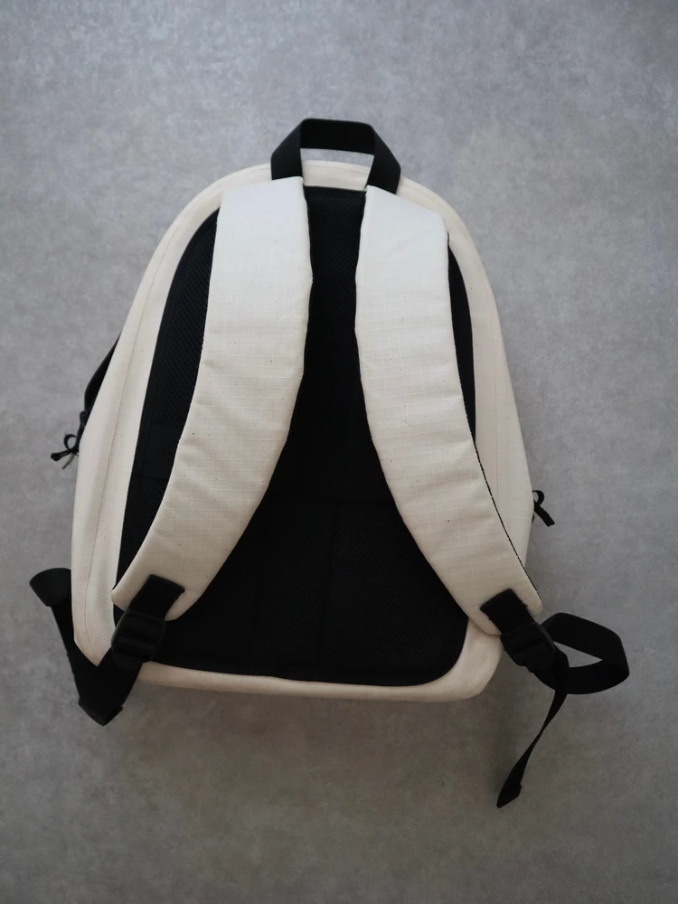 30代　ママ　リュック　コーデ　ファッション　PLST　無印　良品　モノトーン