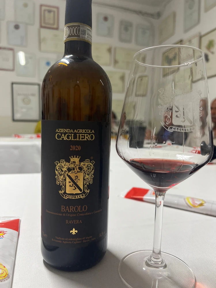 一生に一度は訪れたい。イタリアワインの贅沢旅【バローロ編】_6_1