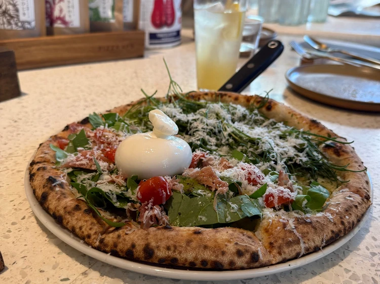 麻布台ヒルズ グルメ Pizza 4P’s