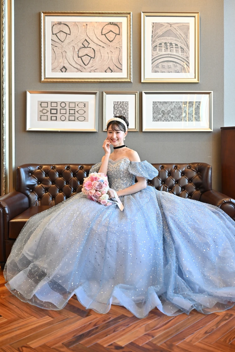ウェディングフォト　シンデレラドレスを着る花嫁　クラウディア　ディズニーウェディングコレクション　Disney Wedding Dress 8th Collection Cinderella(DWS0096/BLUE)