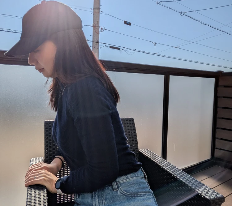 キャップ×タートルニット×デニムのコーディネート②