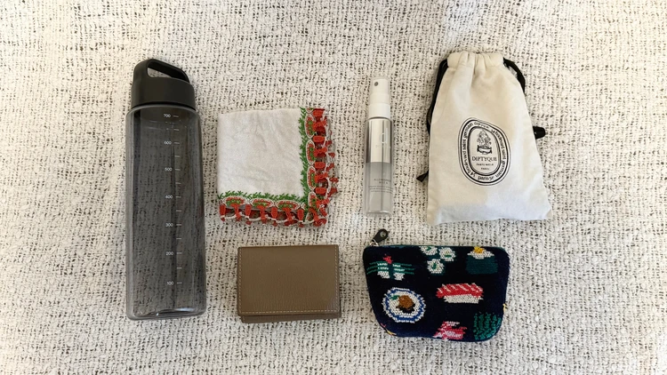 水筒や財布、ポーチなどVASICのミニバッグの中身