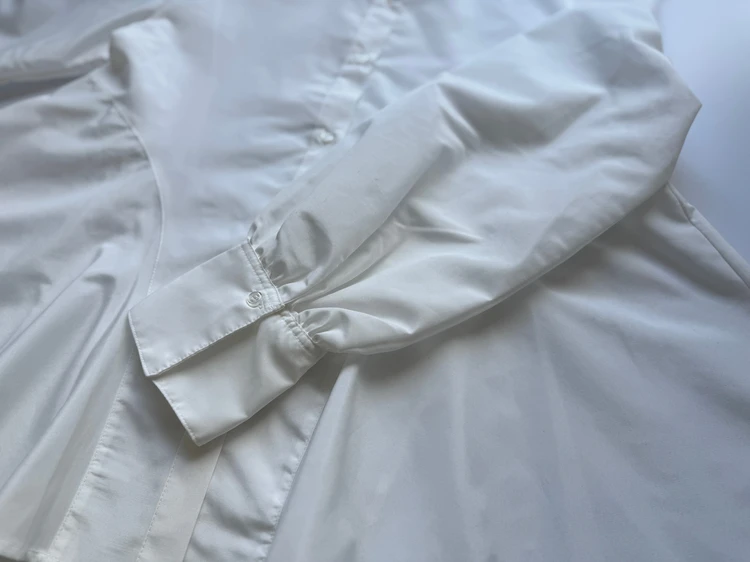 VIS ヘムデザインシャツの腕の部分の写真