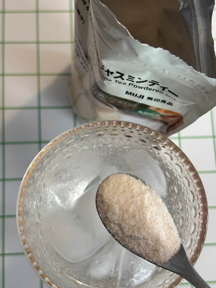 パイン&パッションフルーツジャスミンティーの粉末を入れるところ