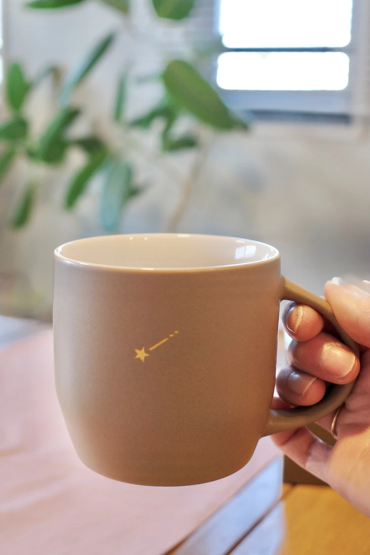 スタバ最新アイテム!ラテカラーのスターマグ_7