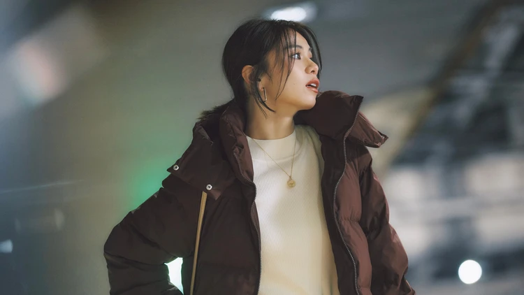 【高コスパアウターコーデ】今季らしい洒落感を備えた旬色のカジュアルアウターが相棒【BAILA今日のコーデ】