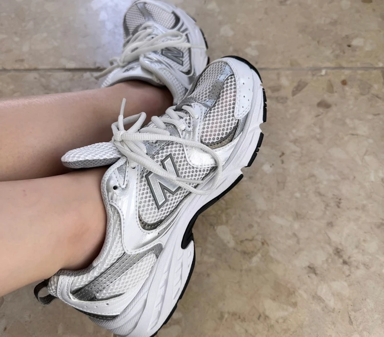 【2025年トレンド】主役はブラウン！アラサーOLの2ルックと注目アイテムたち_4