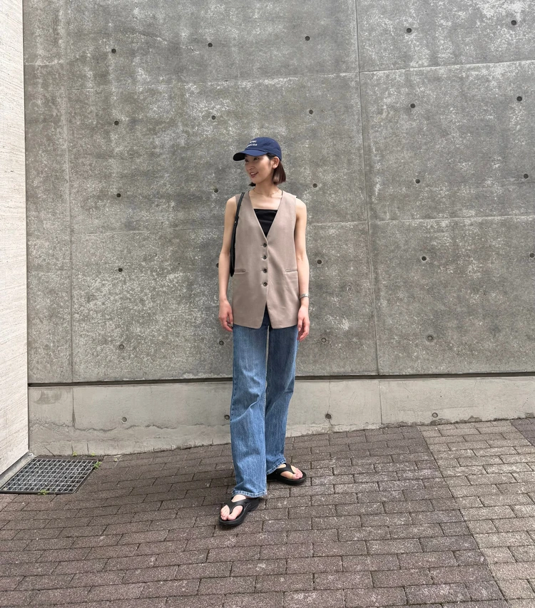 ネイビーキャップは大人こそ似合う♡ 30代シンプル派におすすめのカジュアルコーデ5選_6