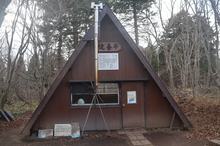 【新潟】登山口はまさかの海!? 角田山で標高0mから"青すぎる"登山【登山日記】_9_2