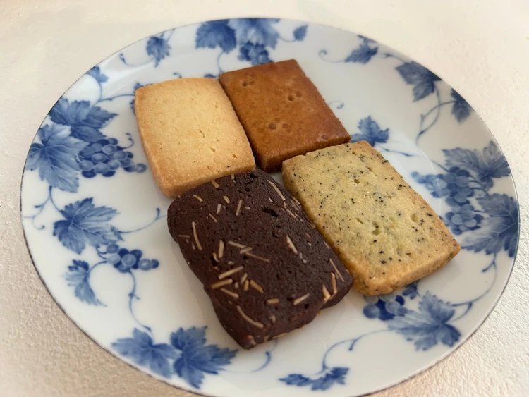 【表参道・天王洲ベーカリーカフェ】小ぶりで可愛いbreadworksのクッキー缶❤️_3