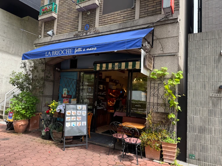 「La Brioche 大濠本店」の外観　福岡グルメ　福岡パン屋　Pay Payドーム周辺グルメ　大濠公園周辺グルメ