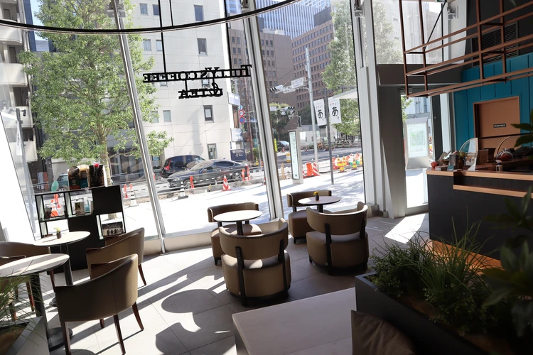 BENOIT NIHANT　ブノワ　ニアン　虎ノ門　ヒルズ　グラスロック　ソフトクリーム　限定　チョコレート　テイクアウト