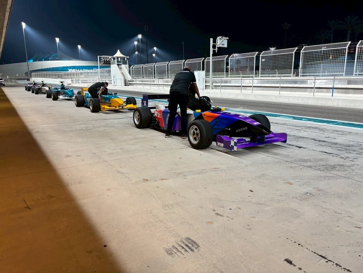 アブダビで夢のレーシング体験!Formula Yas 3000レポート_3