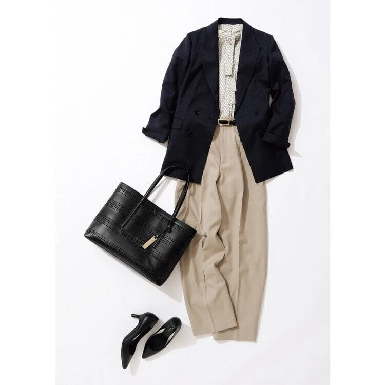 AOKI パンツ ベージュ コーディネート