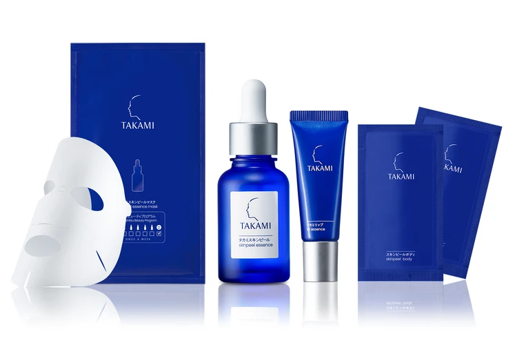 TAKAMI　クリスマスコフレ　2025　タカミ角質美容セット ￥8360（2025年11月19日限定発売） セット内容：タカミスキンピール 30mL（現品）、タカミリップ 7g（現品）、タカミスキンピールボディ 9g×2包、タカミスキンピールマスク1包（15mL） ＊公式オンラインショップ限定発売