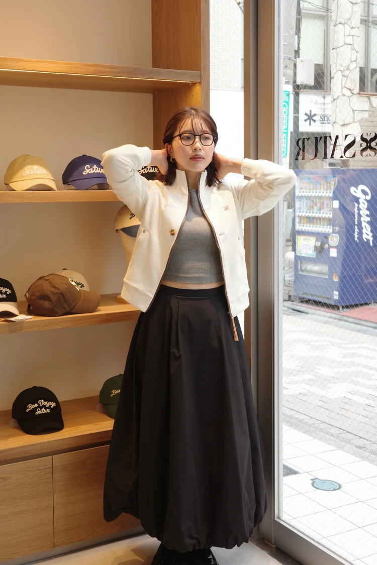 トラックジャケットコーデ　大人のトラックジャケット着こなし