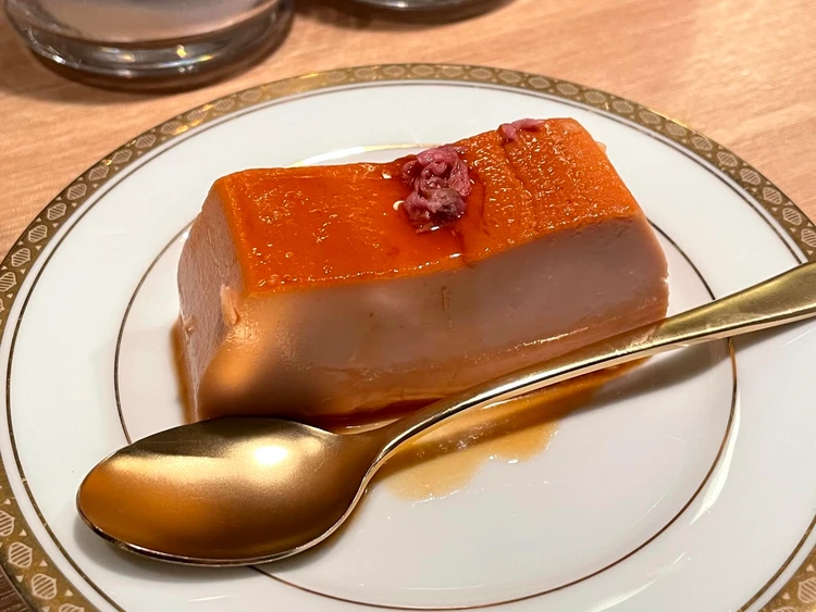 渋谷 喫茶サテラ プリンのアップ