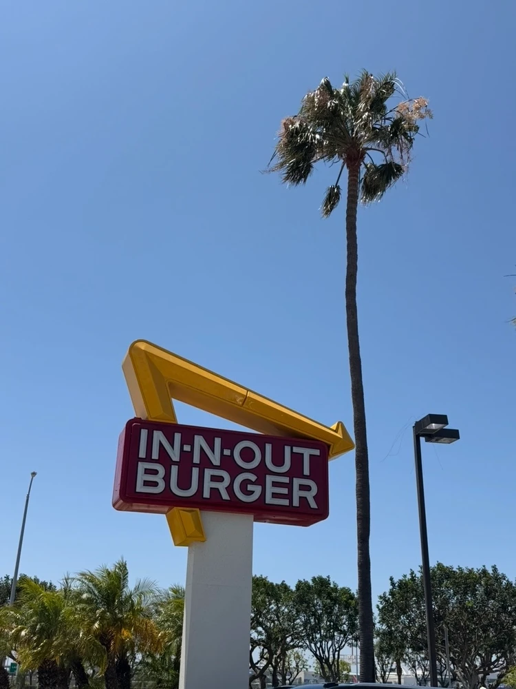 In-N-Out Burgerの外観画像