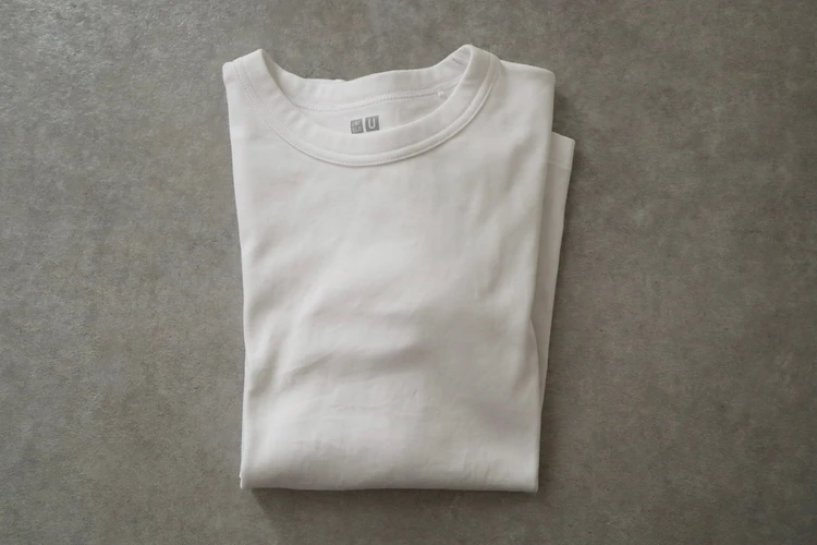 ユニクロ ユー 定番 人気 白 Tシャツ コーデ UNIQLO