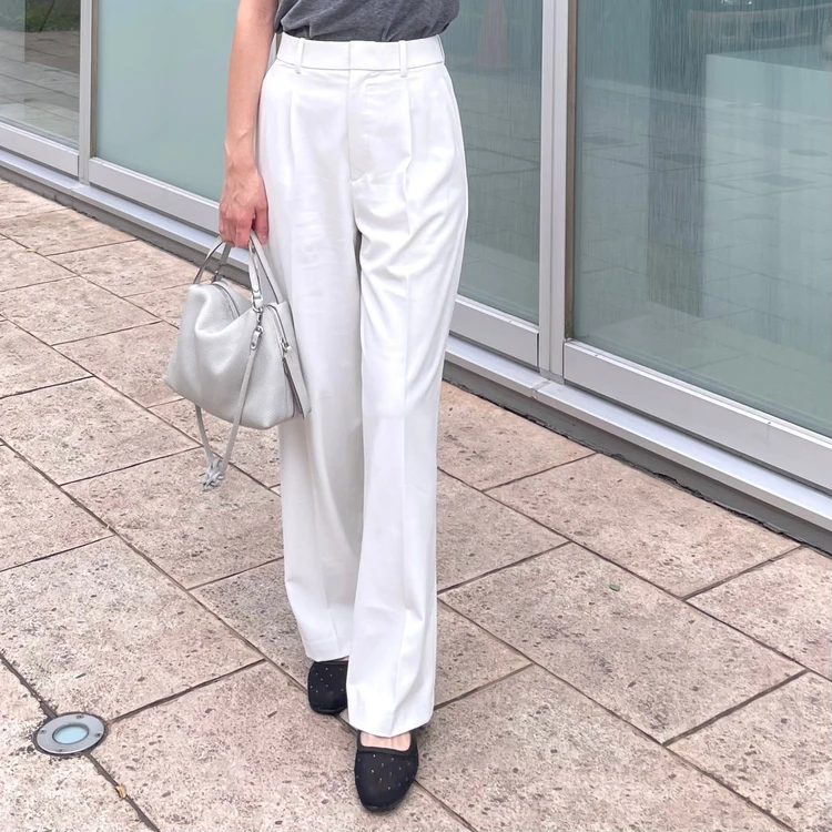 夏も万能♡UNIQLOのタックワイドはホワイトが高見え_4