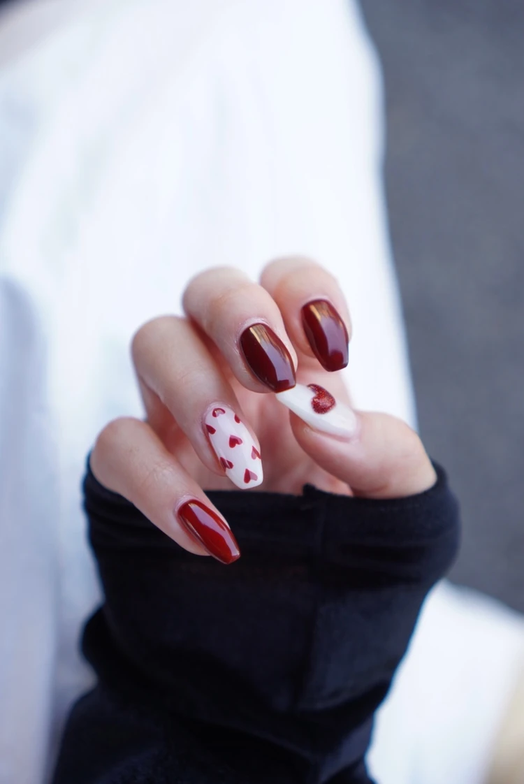 【バレンタイン直前】深みボルドー×ぷっくりハートネイル♡_2