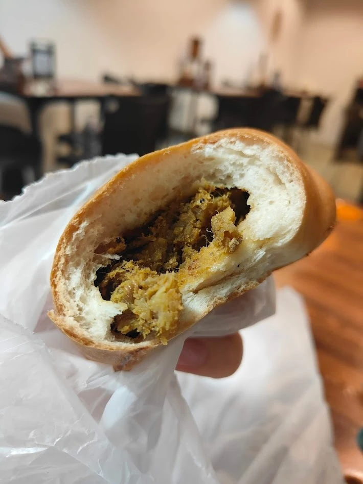 スリランカ　コロンボ　スーパーマーケット　パン