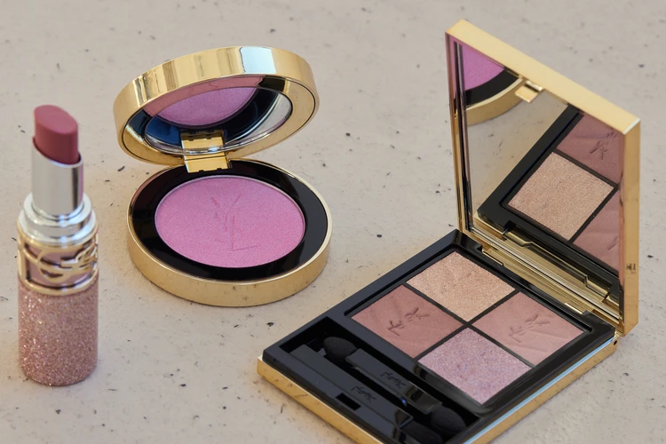 【佐藤晴美】『YSL（イヴ・サンローラン・ボーテ）』の春新色パレットで作る、多幸感ピンクメイク