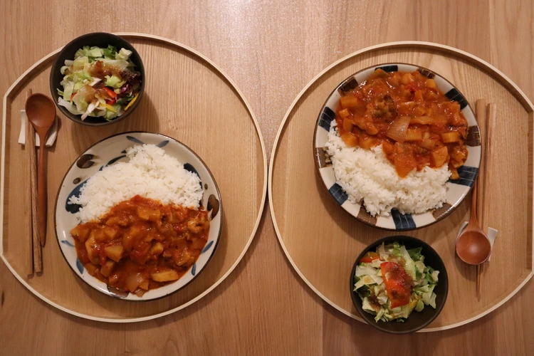 うたまるごはん　かんたん　親子　ごはん　幼児食　レシピ　　本　とりわけ　野菜　たっぷり　カレー　ライス