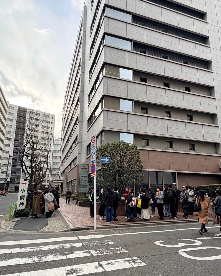 小網神社　日本橋　人形町　並び方　１時間待ち