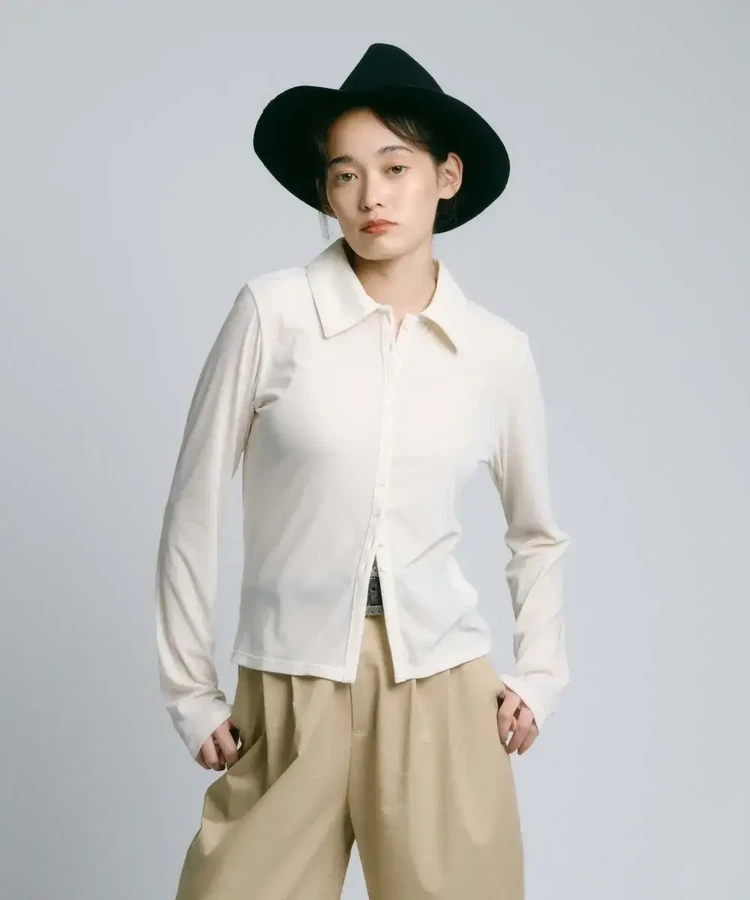 BIANCA(ビアンカ)クラシカル シアーベロアシャツブラウス 公式サイト掲載写真 オフホワイト