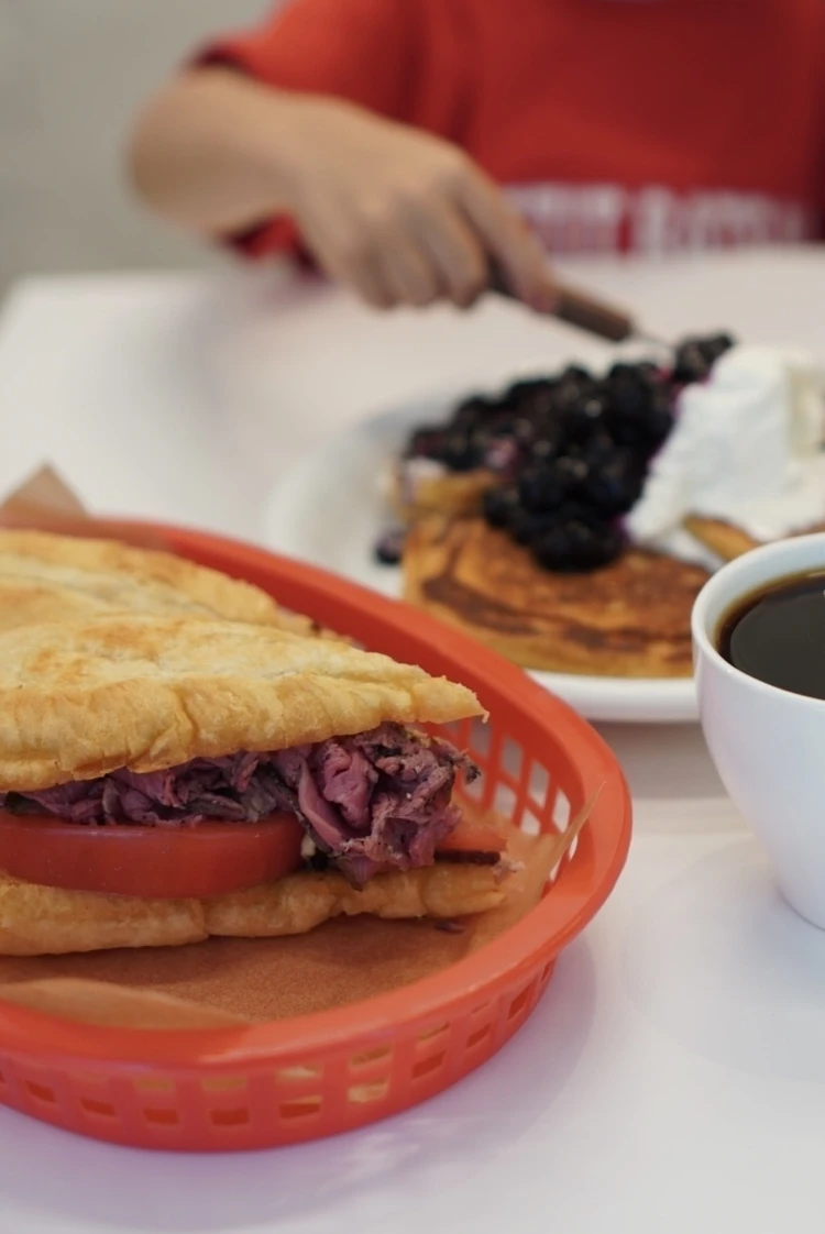 週末のご褒美モーニング♩行列必至の【FLAPJACK'S】で味わう本場アメリカンパンケーキ_5_1