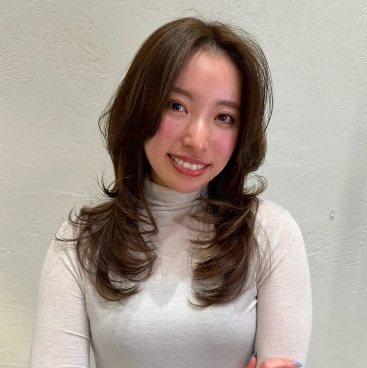 【ロング・30代大人の髪型】面長さん向けヘア・抜け感レイヤーロング