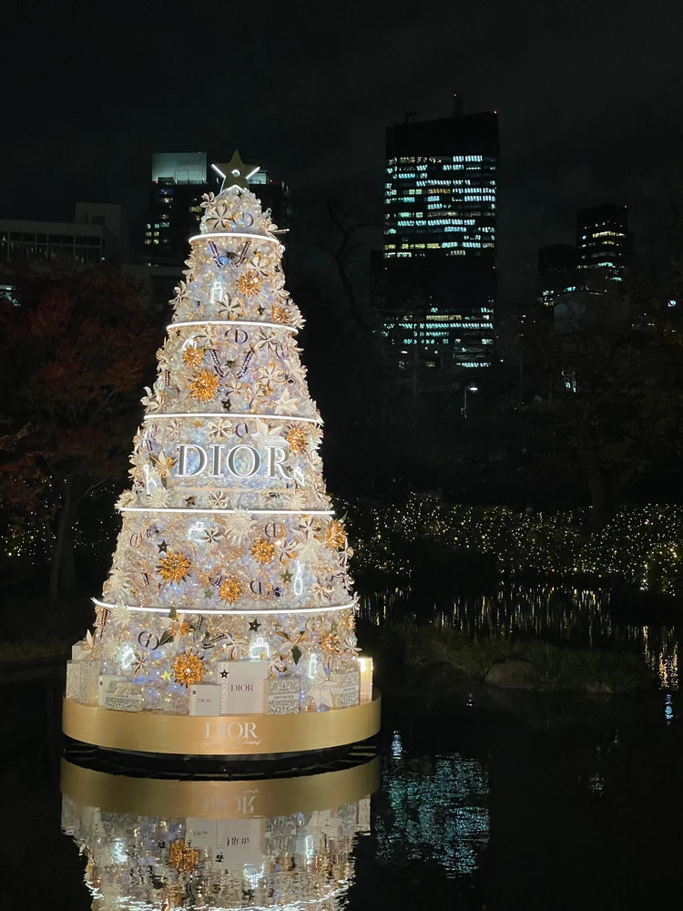 DIOR POP-UP ツリー