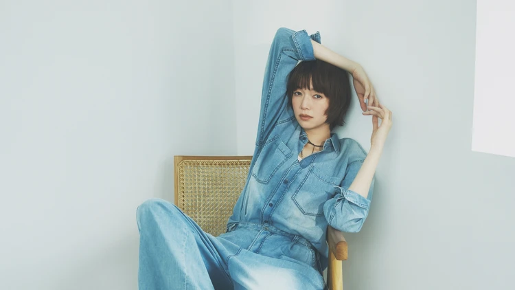 【デニムセットアップコーデ】薄・軽・柔の三拍子がそろったメルティデニムで今っぽく！【BAILA今日のコーデ】