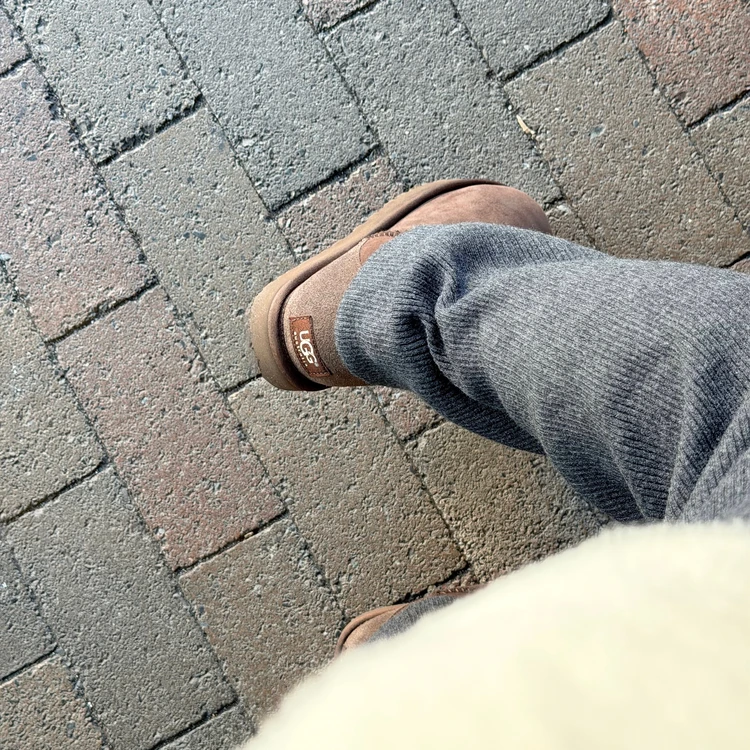 UGG　アグ　ムートンブーツ　コーデ紹介　ソール　背面　