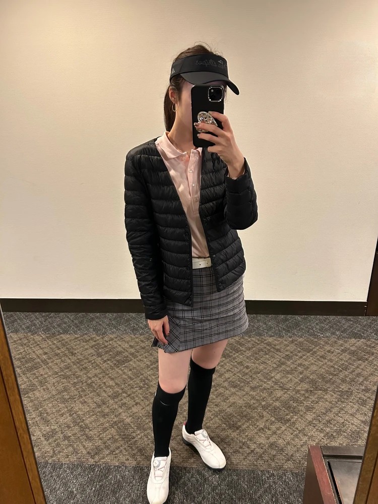 UNIQLO(ユニクロ)ウルトラライトダウンコンパクトジャケットを着用したゴルフコーデ(パフテックコンパクトジャケット)