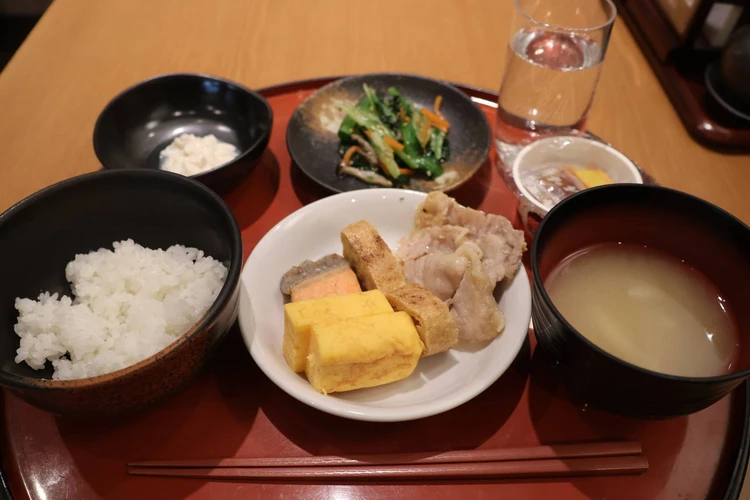 【新潟】朝から日本酒いっちゃう!?地酒飲み比べができるアートホテル【宵酔探訪】_7