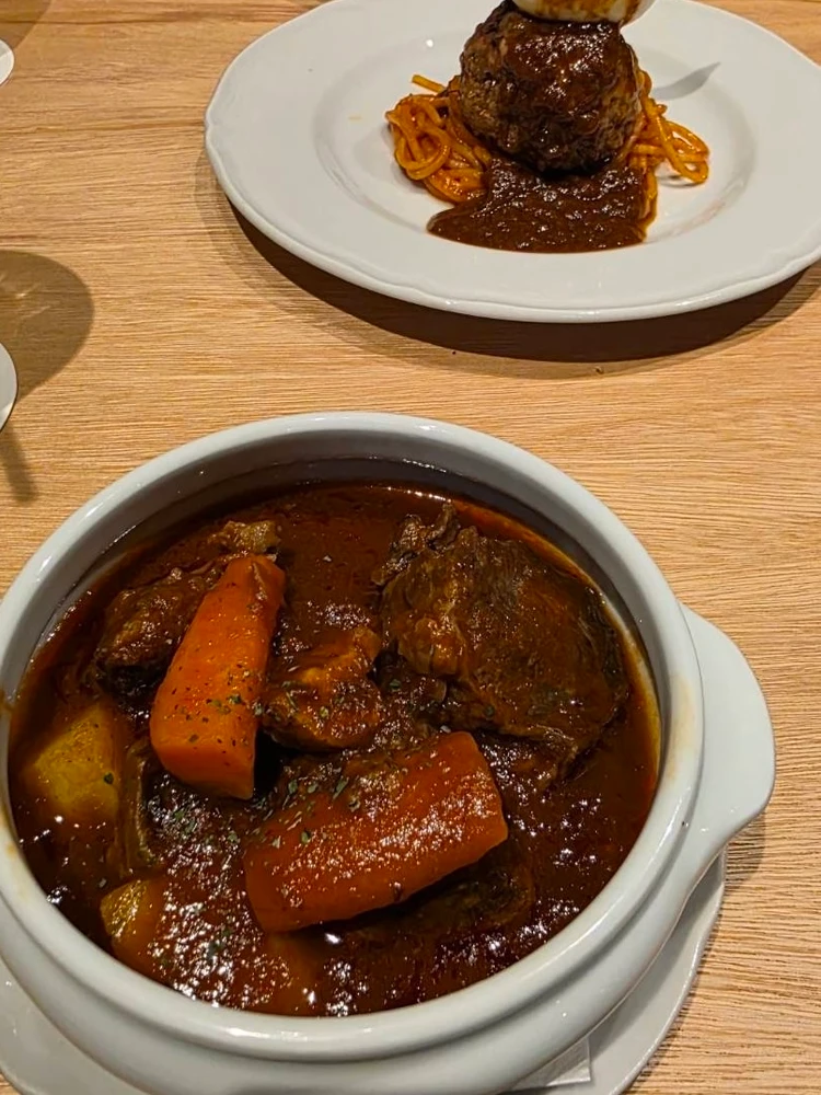 牛ほほ肉のビーフシチュー